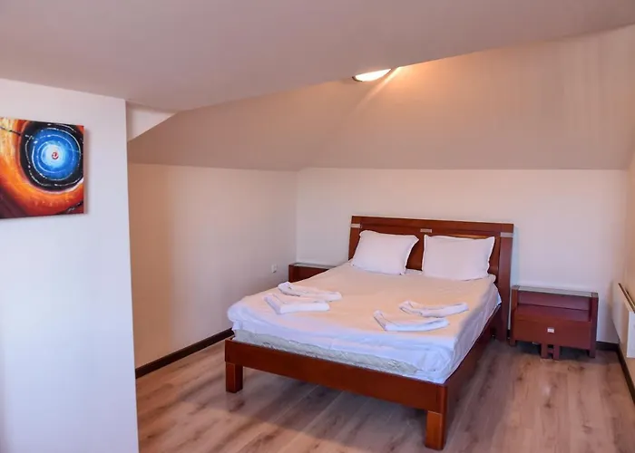 Royal Family Apartmanhotel 3*